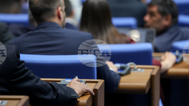 Парламентът прекрати пълномощията на трима народни представители от "Прогресивна България" заради подадени от тях оставки