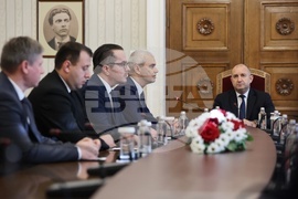 Румен Радев - Възраждане - консултации