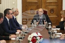 Румен Радев - Възраждане - консултации