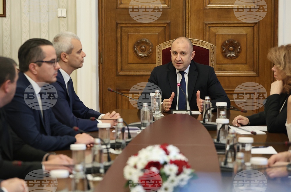 Румен Радев: Ситуацията изисква всяка политическа сила да даде своя принос за решаването на проблемите в страната