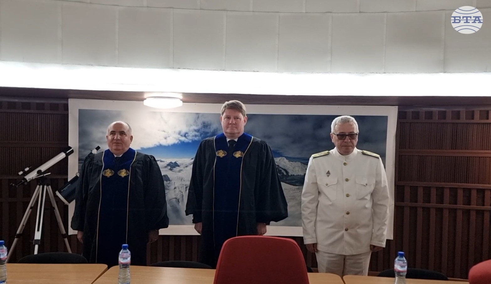Флотилен адмирал Алеку Тома и д-р Рован Ван Скарен станаха почетни професори на Висшето военноморско училище във Варна
