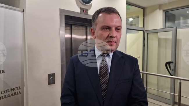Прокурорската колегия на ВСС образува дисциплинарно производство срещу Емилия Русинова, а срещу Сарафов - не, каза министър Найденов 
