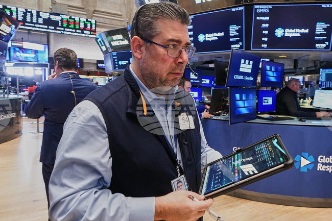Уолстрийт отвори нагоре, като Dow Jones отбеляза рекорден максимум
