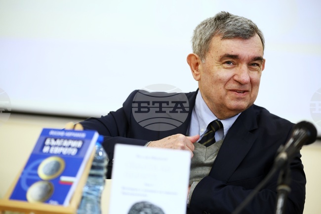 Опитал съм се да направя полезно четиво, написано на достъпен език, каза доц. Йосиф Аврамов, който представи книгите си в София