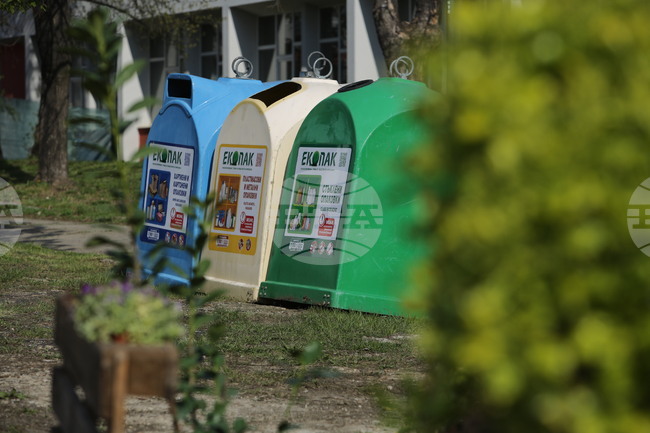 По-често ще се обслужват цветните контейнери за опаковки в дните около празниците, съобщиха от Столичната община 