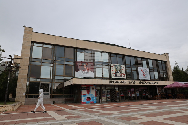 Благоевградският театър изпраща театралния сезон със спектакъла „Дракула“ и танцова вечер