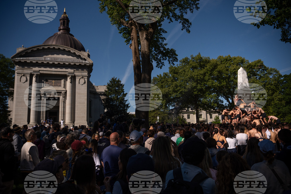 Naval Academy Herndon Monument Climb