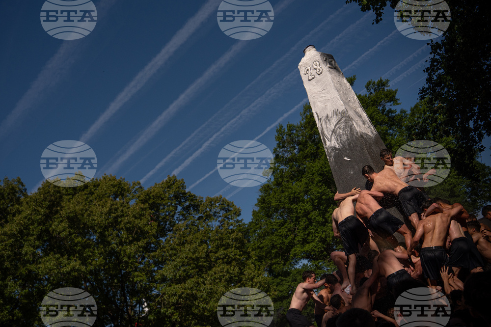Naval Academy Herndon Monument Climb