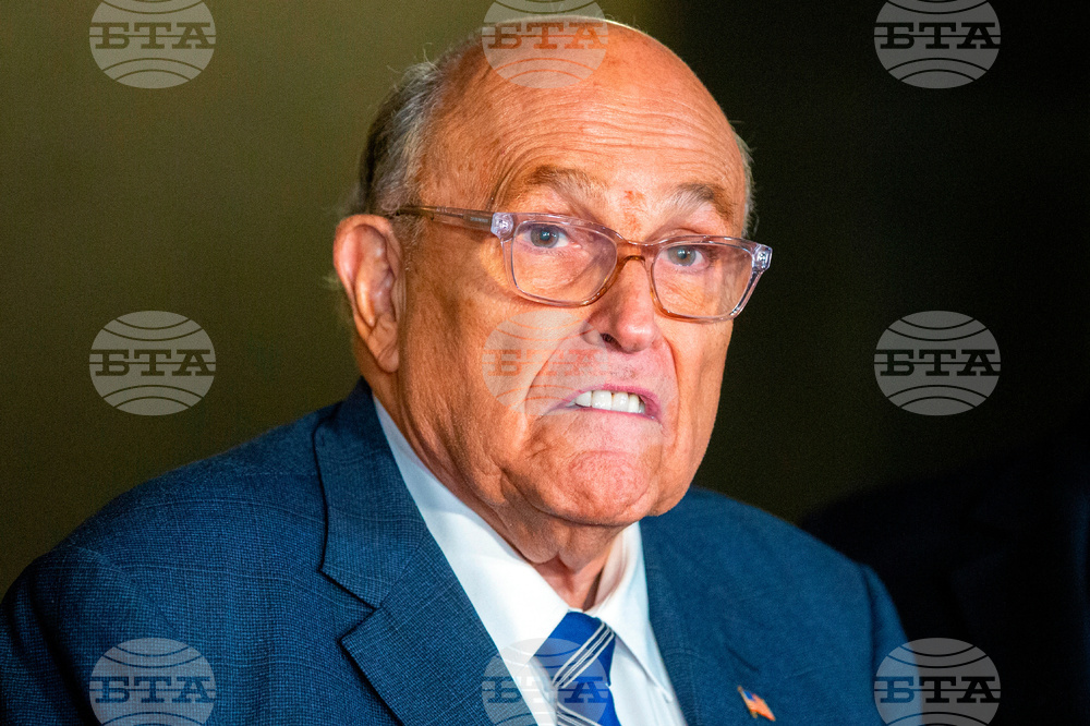 Giuliani Returns To Show