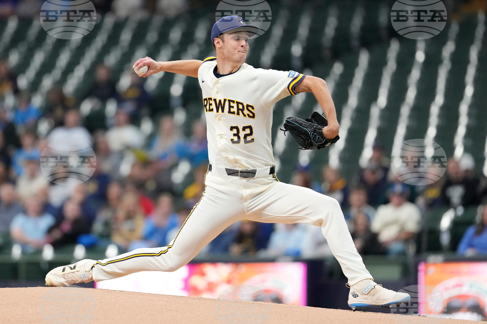 Padres Brewers Baseball