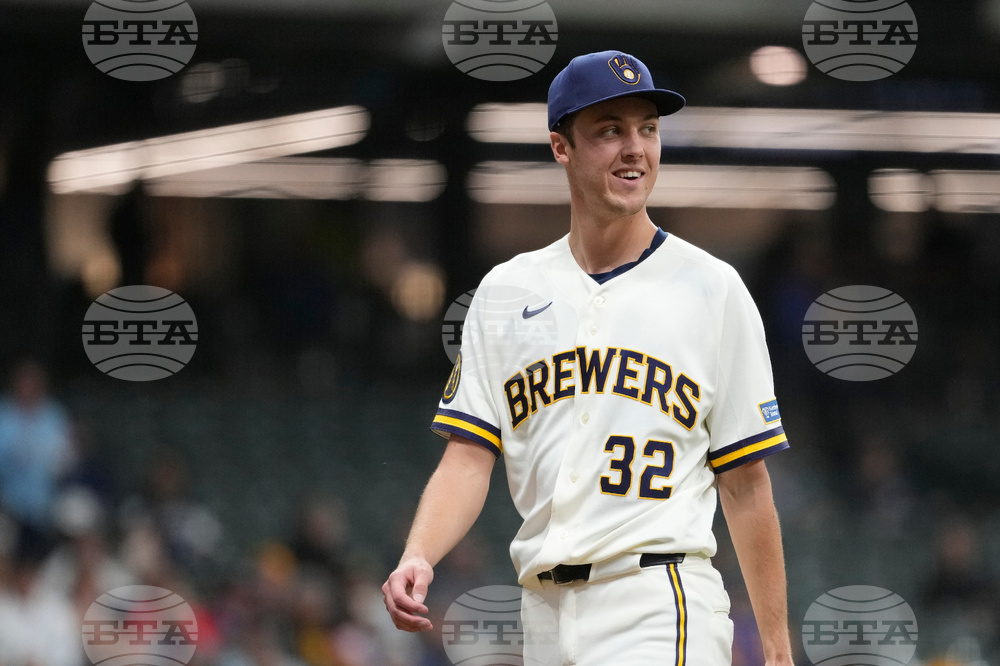 Padres Brewers Baseball