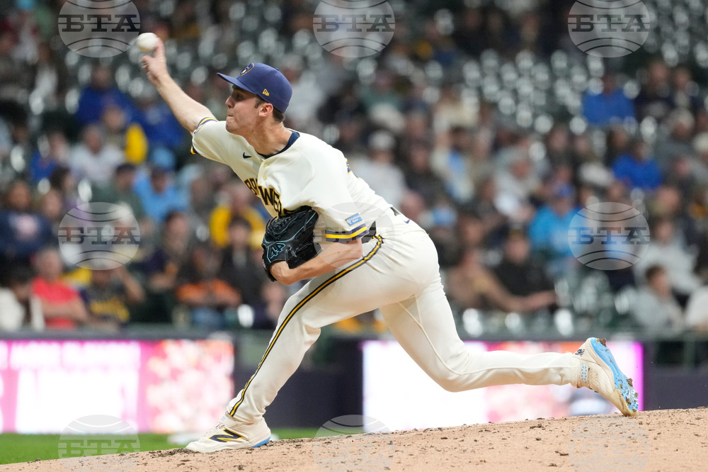 Padres Brewers Baseball