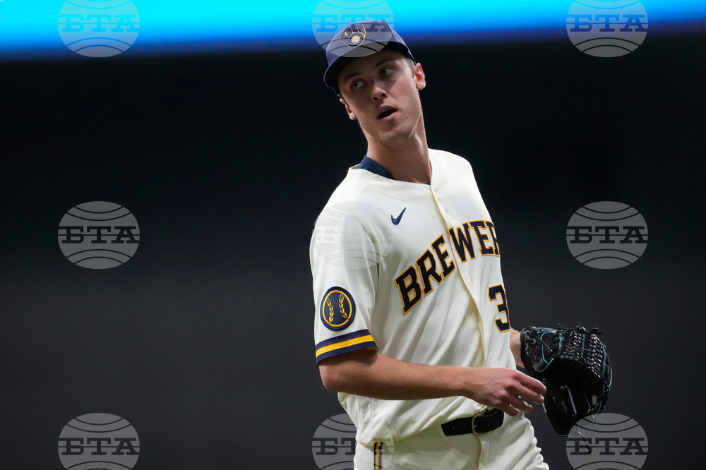 Padres Brewers Baseball