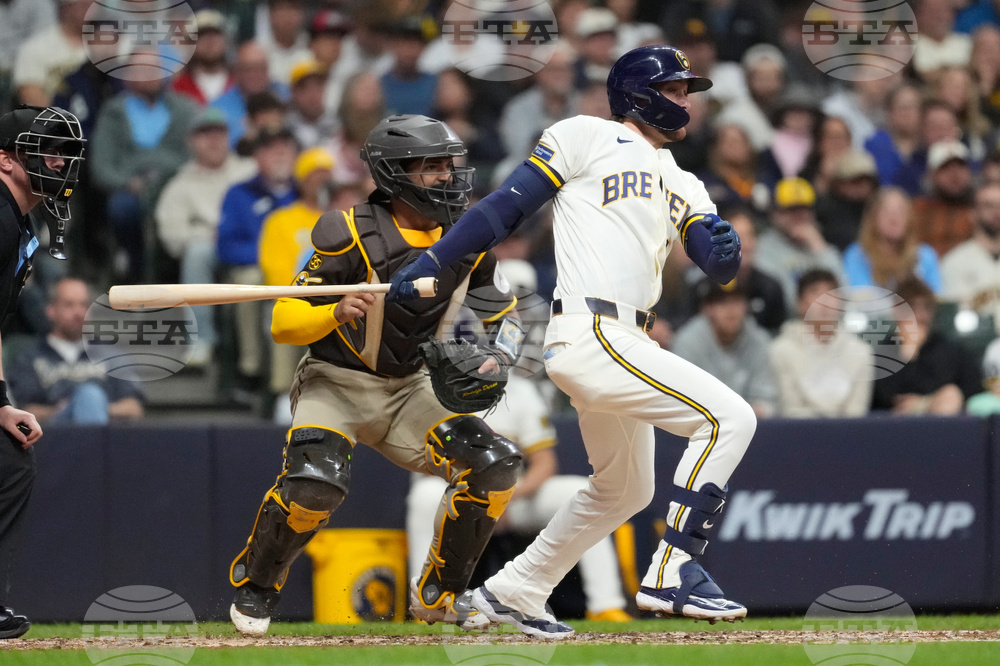 Padres Brewers Baseball