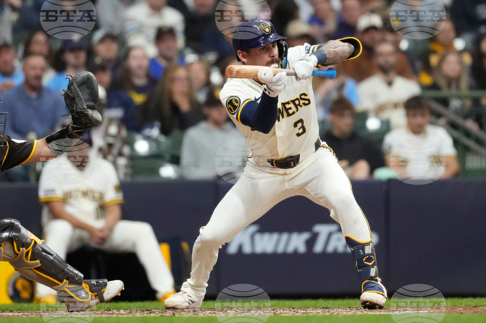 Padres Brewers Baseball