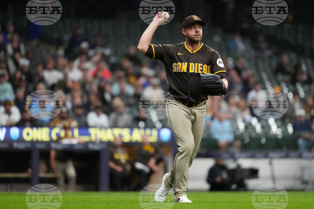 Padres Brewers Baseball