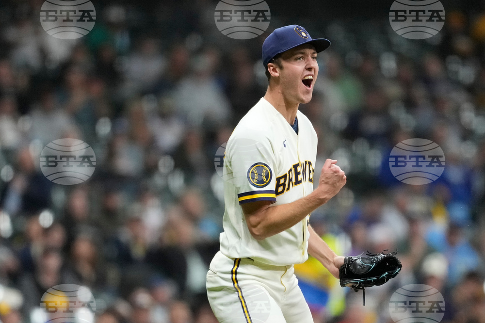 Padres Brewers Baseball
