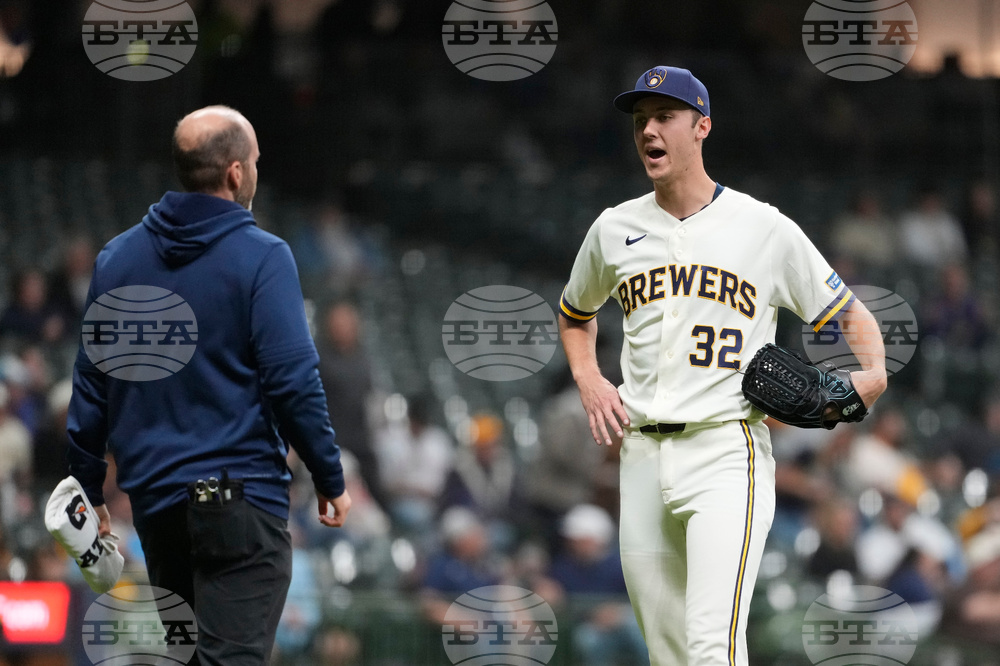 Padres Brewers Baseball