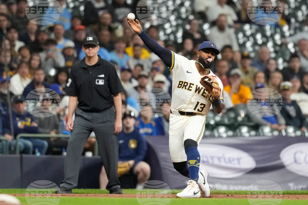 Padres Brewers Baseball