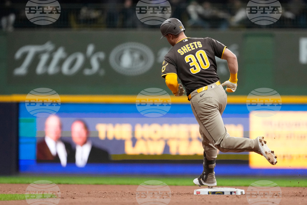Padres Brewers Baseball