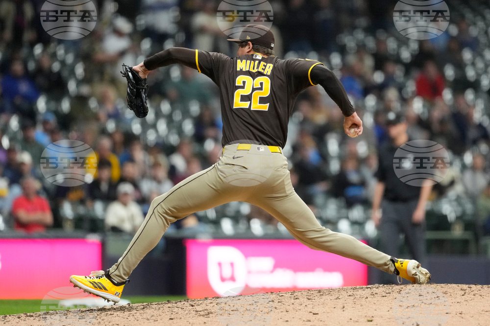 Padres Brewers Baseball