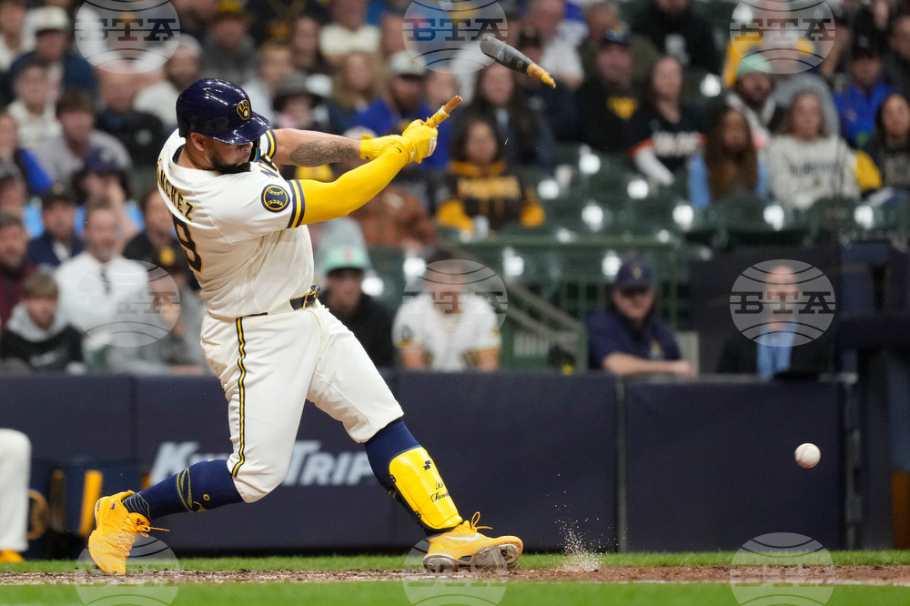Padres Brewers Baseball