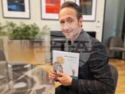 Мирела Иванова представя новата си книга „Призоваване на поезията“, снимки – Даниел Димитров/ БТА
