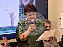 Мирела Иванова представя новата си книга „Призоваване на поезията“, снимки – Даниел Димитров/ БТА