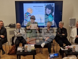 Мирела Иванова представя новата си книга „Призоваване на поезията“, снимки – Даниел Димитров/ БТА