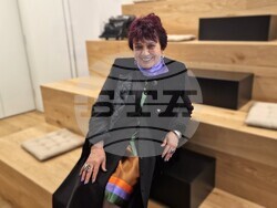 Мирела Иванова представя новата си книга „Призоваване на поезията“, снимки – Даниел Димитров/ БТА