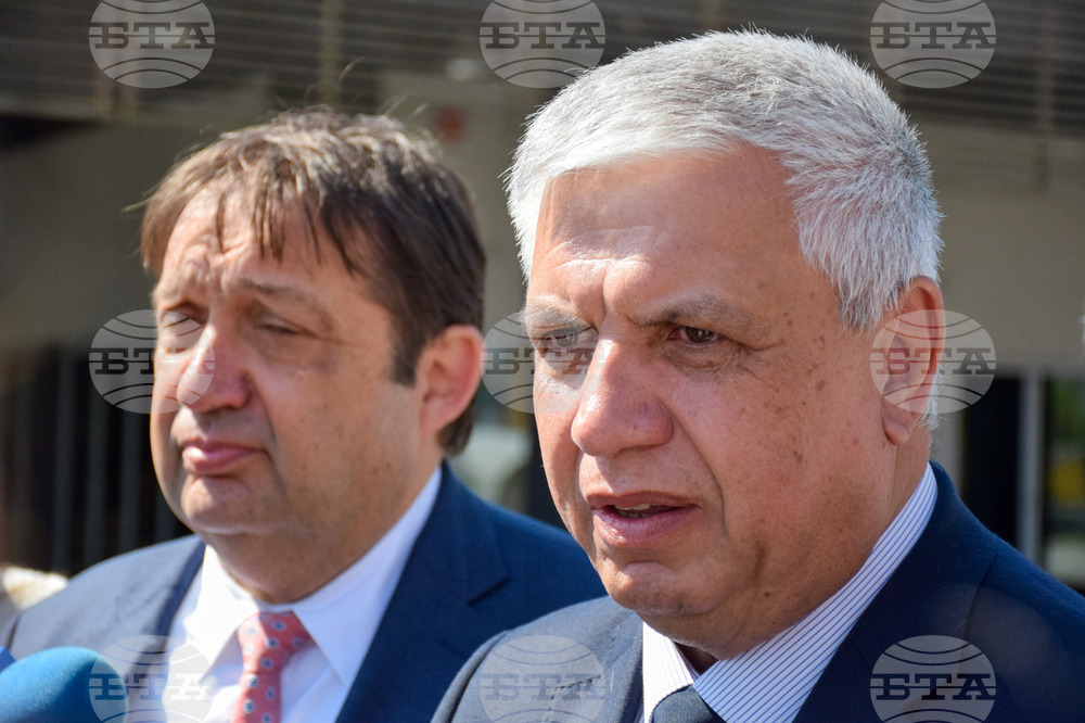 Близо 8000 километра от републиканската пътна мрежа са в аварийно или предаварийно състояние, каза зам.-министър Шушков