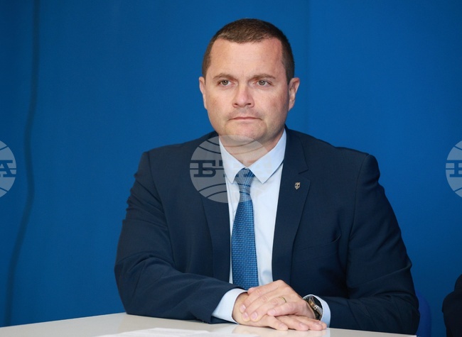 Липсата на ларвицидно третиране срещу комари от страна на държавата ще се отрази негативно на дунавските общини, каза кметът на Русе Пенчо Милков