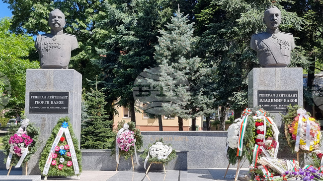 С тържествен военен ритуал в Сопот бяха отбелязани 158 г. от рождението на ген.-лейтенант Владимир Вазов