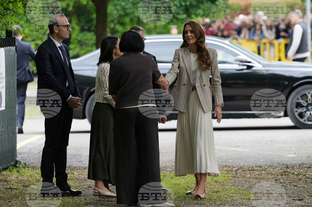 CORRECTION Italy Britain Royals
