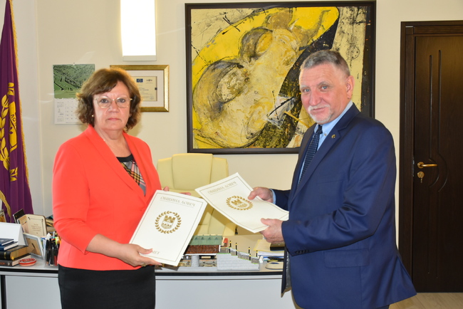 Община Ловеч отпусна безлихвен кредит на Езиковата гимназия