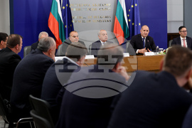 Министерски съвет  - мерки за овладяване на цените  - среща