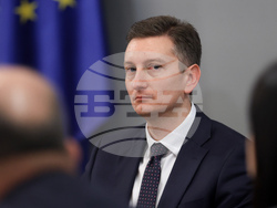 Министерски съвет  - мерки за овладяване на цените  - среща - Иван Василев