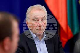 Министерски съвет  - мерки за овладяване на цените  - среща - Росен Карадимов