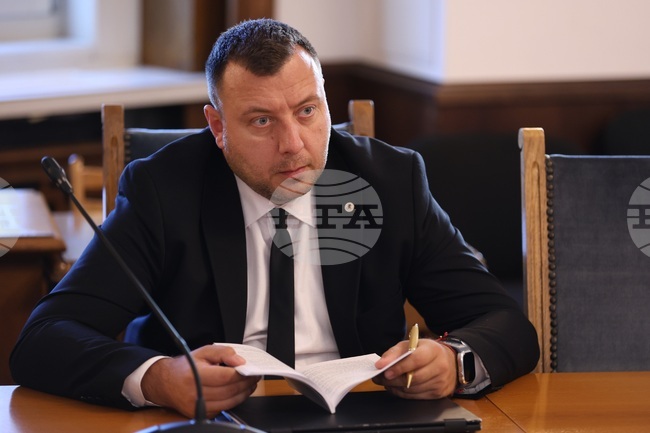 Предложенията на "Прогресивна България" за промени в правилника на НС нарушават принципите на парламентарната демокрация според "Възраждане"