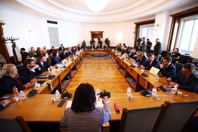 Временната комисия по правни въпроси прие на първо четене три законопроекта за промени в НПК