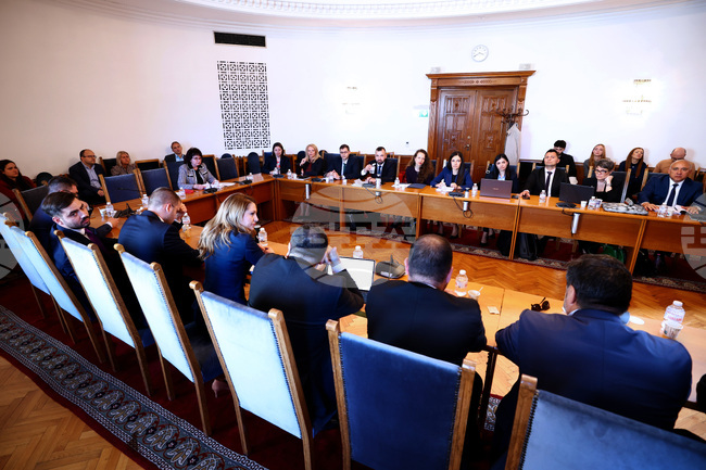 Parliamentary Ad Hoc Committee Approves at First Reading Bill on Tackling Corruption of Public Office Holders