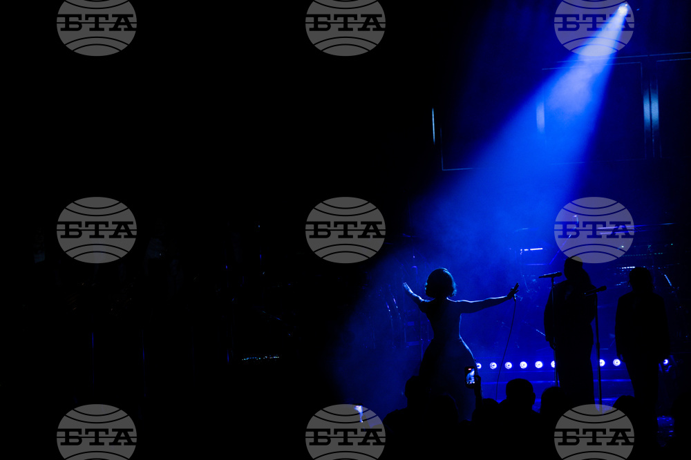 RAYE in Concert - Los Angeles