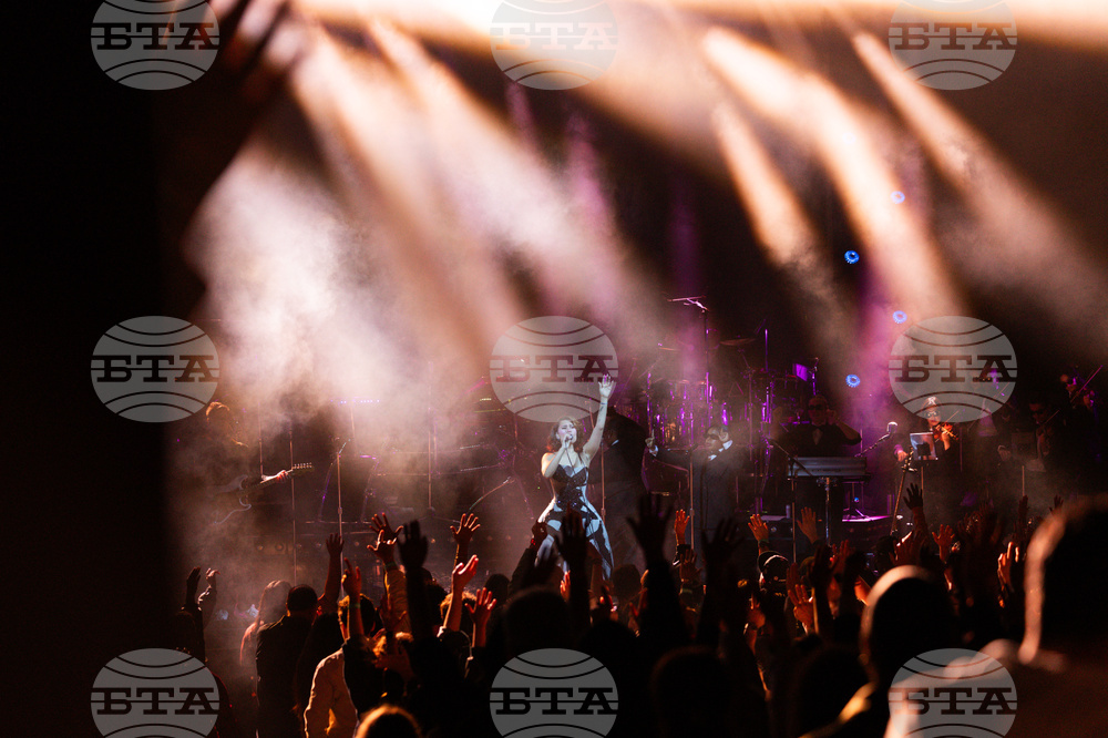 RAYE in Concert - Los Angeles