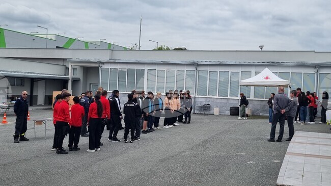 Отборът на Средно училище „Св. Св. Кирил и Методий“ в Смядово е победителят в областния етап на ученическото състезание „Млад спасител“