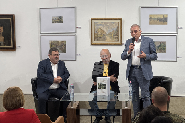Историците проф. д-р Петко Петков и доц. д-р Атанас Шопов представиха в Казанлък книгата си, посветена на Априлското въстание