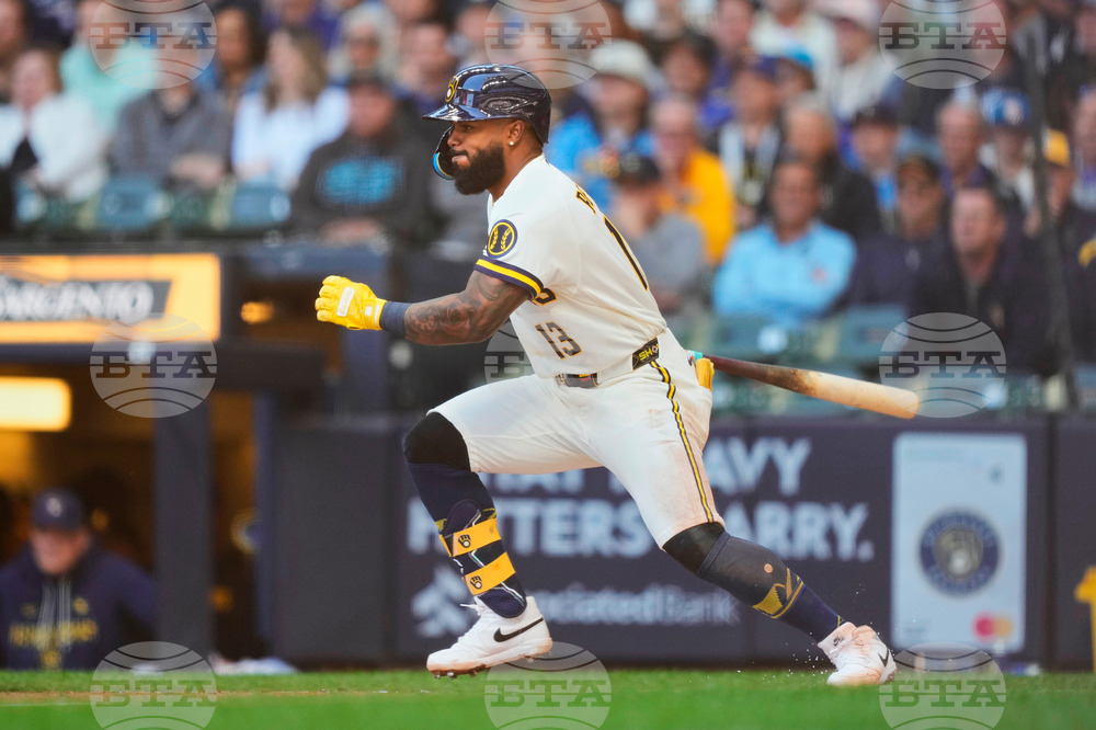 Padres Brewers Baseball