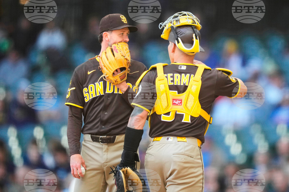Padres Brewers Baseball
