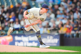 Padres Brewers Baseball