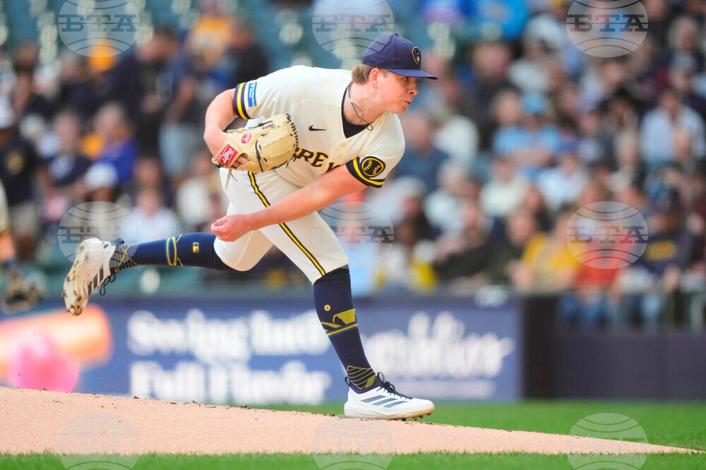 Padres Brewers Baseball