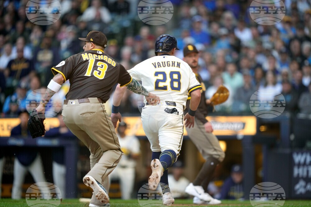 Padres Brewers Baseball